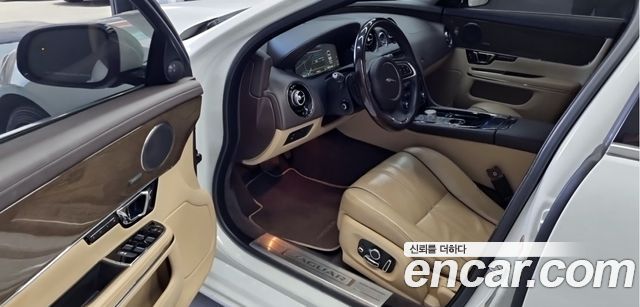 Jaguar XJ 3.0D Premium Luxury LWB X351 2018 — фото 8