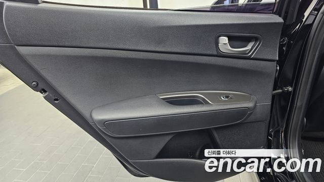 Kia K5 (II) 2.0 Prestige 2020 — фото 25
