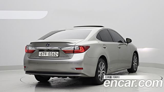 Lexus ES300h Supreme XV60 2016 — фото 2