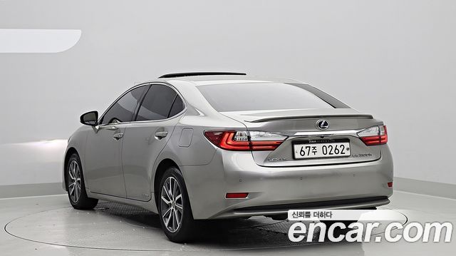 Lexus ES300h Supreme XV60 2016 — фото 4