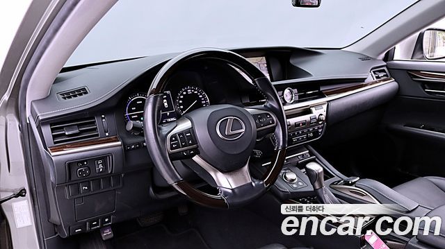 Lexus ES300h Supreme XV60 2016 — фото 9