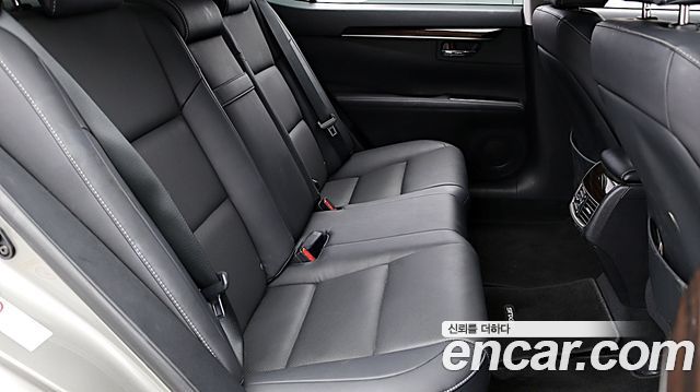 Lexus ES300h Supreme XV60 2016 — фото 16