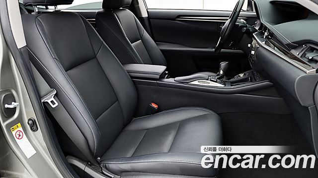 Lexus ES300h Supreme XV60 2016 — фото 17