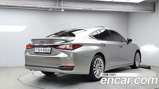 Lexus ES300h (VII) Executive 2021 — фото 2
