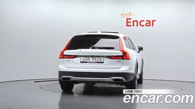 Volvo V90 Cross Country D5 PRO AWD 2018 — фото 4