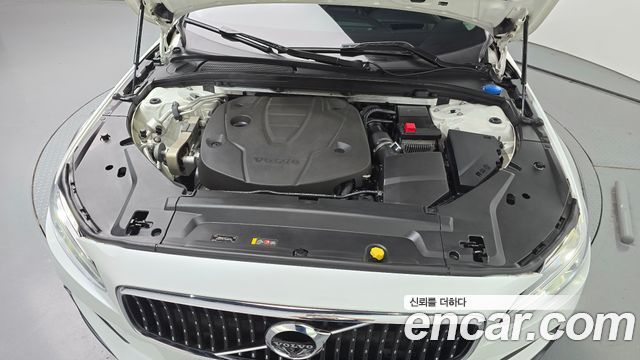 Volvo V90 Cross Country D5 PRO AWD 2018 — фото 6