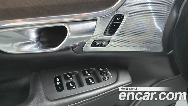 Volvo V90 Cross Country D5 PRO AWD 2018 — фото 19