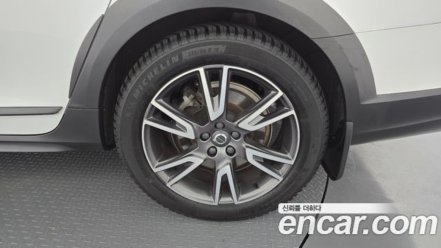 Volvo V90 Cross Country D5 PRO AWD 2018 — фото 21