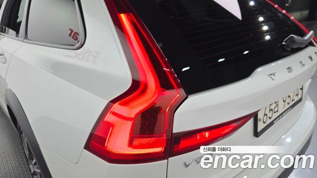 Volvo V90 Cross Country D5 PRO AWD 2018 — фото 23