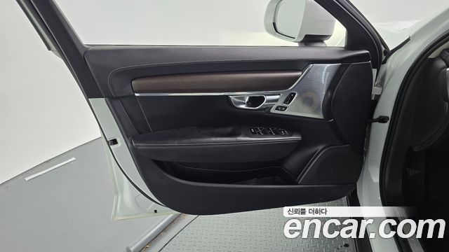 Volvo V90 Cross Country D5 PRO AWD 2018 — фото 24