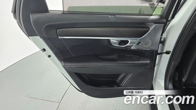 Volvo V90 Cross Country D5 PRO AWD 2018 — фото 25
