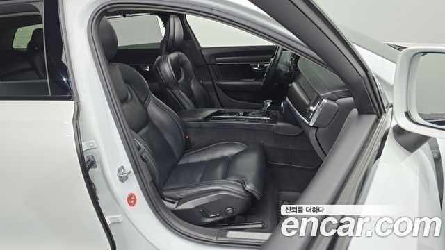 Volvo V90 Cross Country D5 PRO AWD 2018 — фото 26