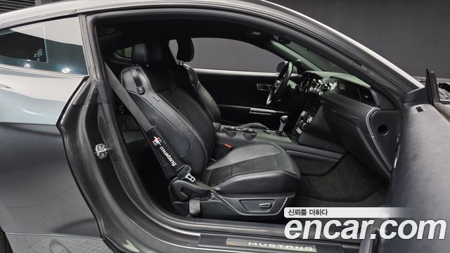 Ford Mustang Coupe 2016 — фото 11