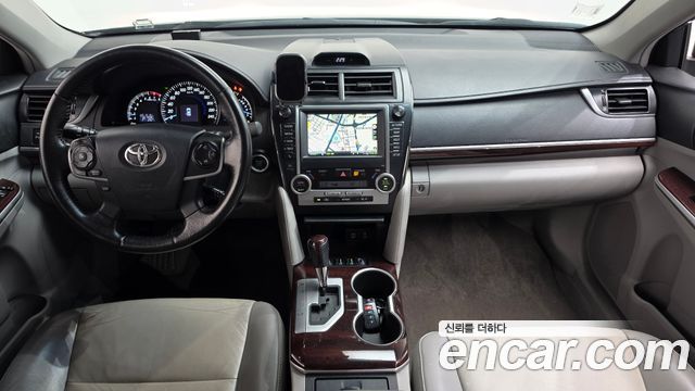 Toyota Camry 2.5 XLE 2012 — фото 7