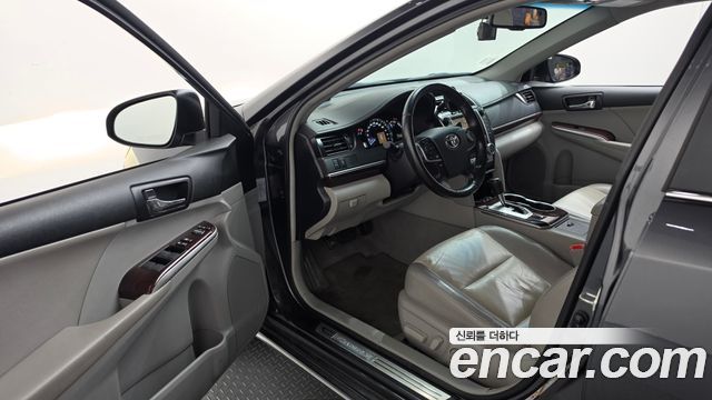 Toyota Camry 2.5 XLE 2012 — фото 10