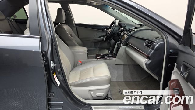 Toyota Camry 2.5 XLE 2012 — фото 11