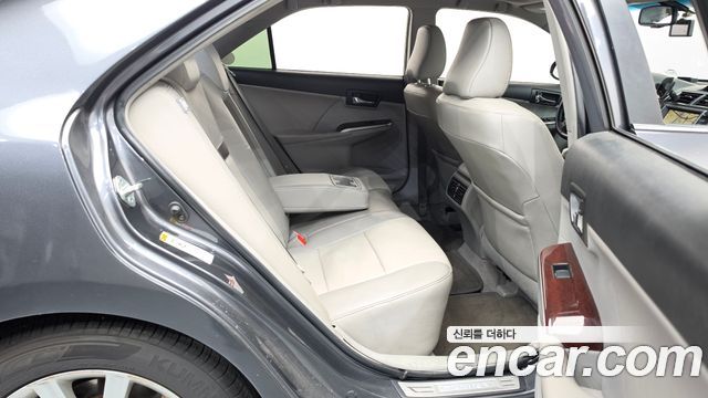 Toyota Camry 2.5 XLE 2012 — фото 12