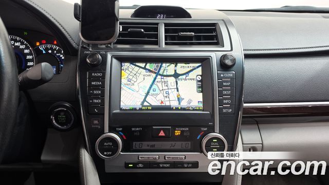 Toyota Camry 2.5 XLE 2012 — фото 13