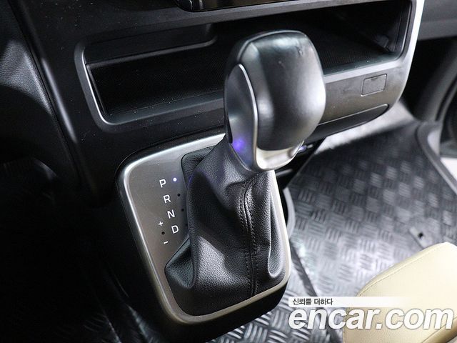 Hyundai Staria Cargo 3-Seater Modern 2022 — фото 15