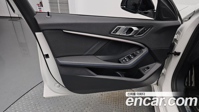 BMW 1 Series (F40) 120i M Sports 2023 — фото 24
