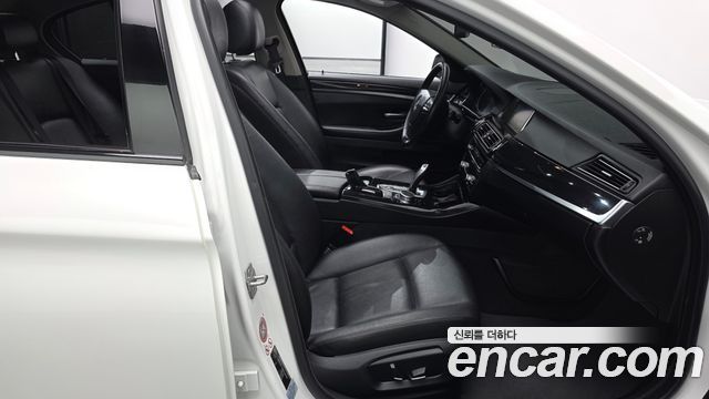 BMW 5 Series (F10) 520d xDrive M Aero Dynamic 2016 — фото 11