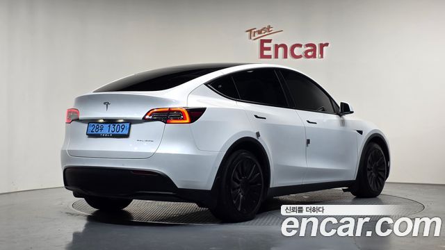 Tesla Model Y Long Range AWD 2022 — фото 2
