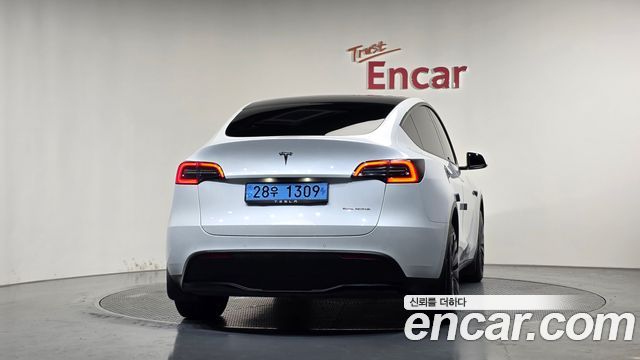 Tesla Model Y Long Range AWD 2022 — фото 4