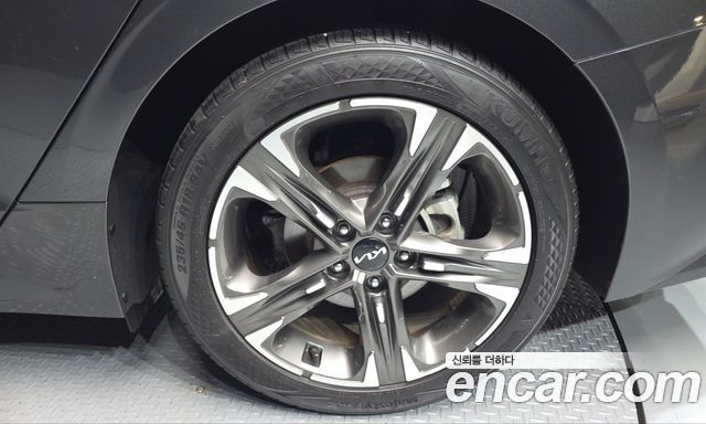 Kia K5 (III) 2.0 LPI Signature 2023 — фото 21