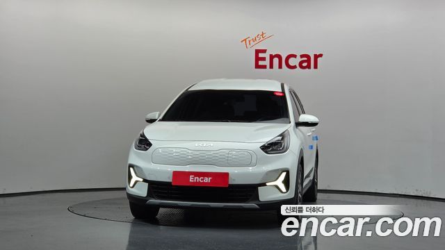 Kia Niro Plus Air 2023 — фото 3