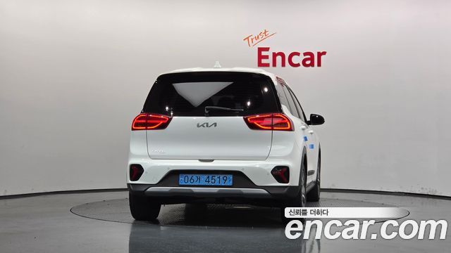 Kia Niro Plus Air 2023 — фото 4