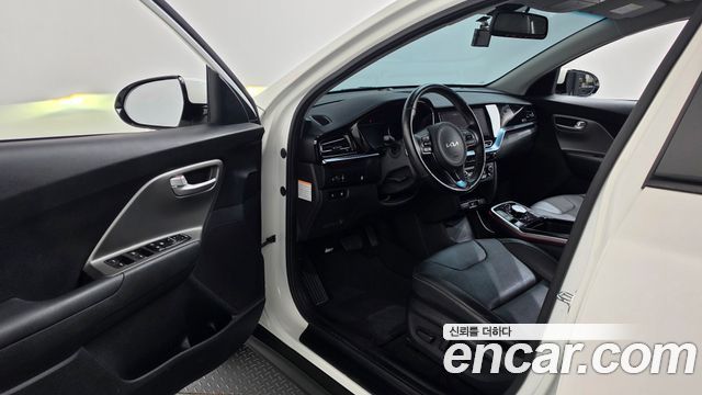 Kia Niro Plus Air 2023 — фото 10