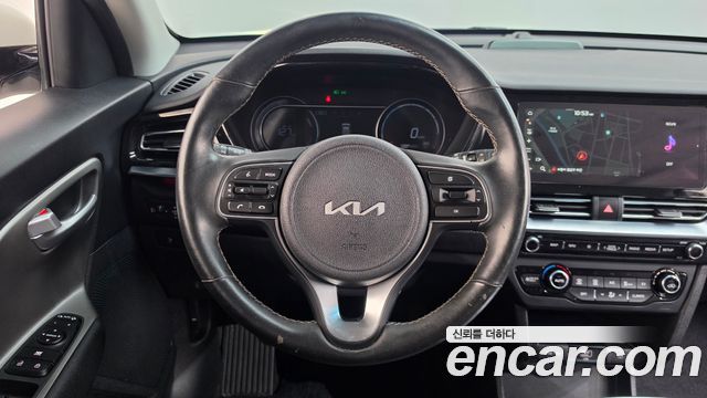 Kia Niro Plus Air 2023 — фото 13