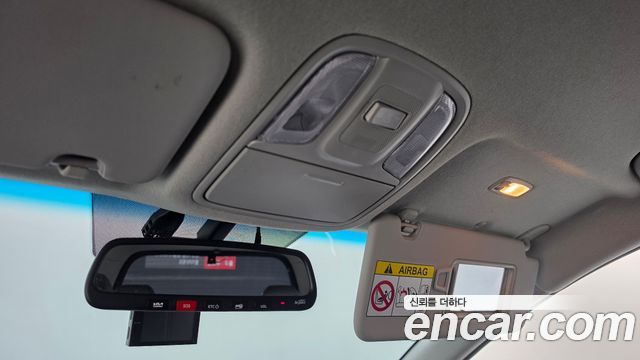 Kia Niro Plus Air 2023 — фото 16