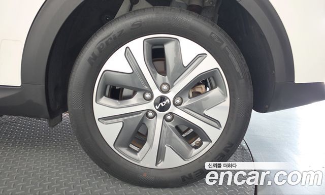 Kia Niro Plus Air 2023 — фото 21