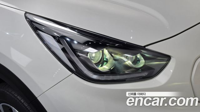 Kia Niro Plus Air 2023 — фото 22