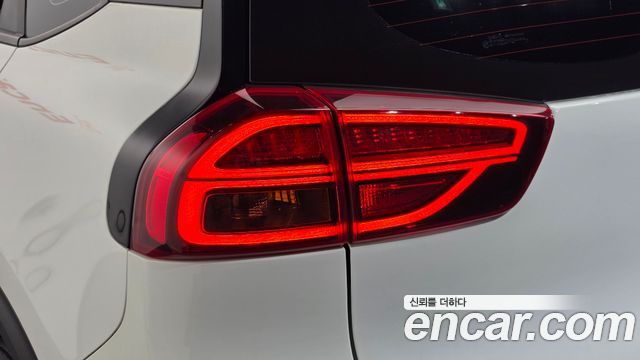 Kia Niro Plus Air 2023 — фото 23