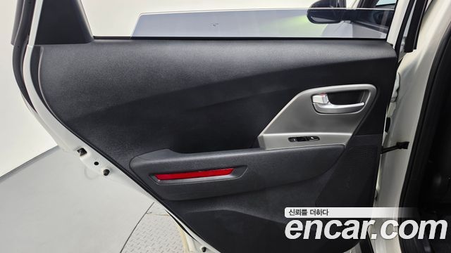 Kia Niro Plus Air 2023 — фото 25