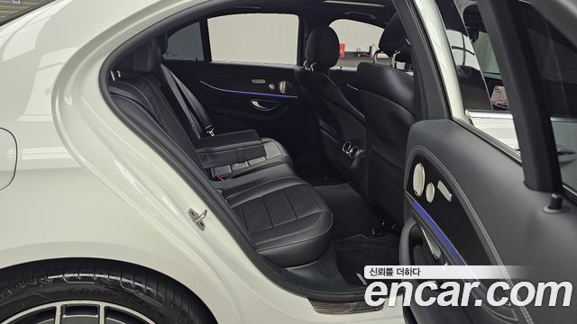 Mercedes-Benz E-Class (W213) E220d 4MATIC AMG Line 2022 — фото 11