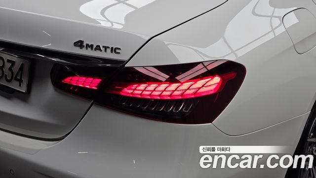 Mercedes-Benz E-Class (W213) E220d 4MATIC AMG Line 2022 — фото 23