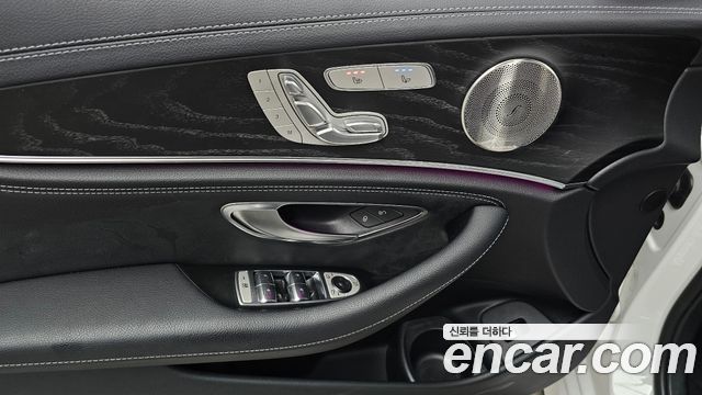 Mercedes-Benz E-Class (W213) E220d 4MATIC AMG Line 2022 — фото 27