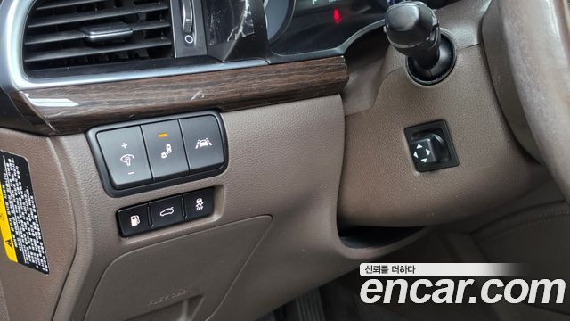 Kia K7 Hybrid Noblesse 2017 — фото 15