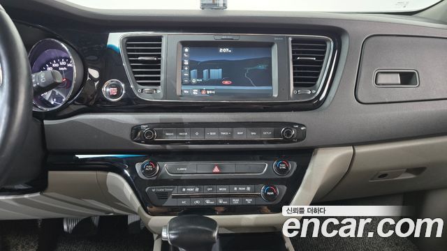 Kia Carnival 9-seater Prestige 2018 — фото 13