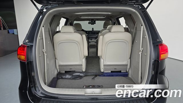 Kia Carnival 9-seater Prestige 2018 — фото 20