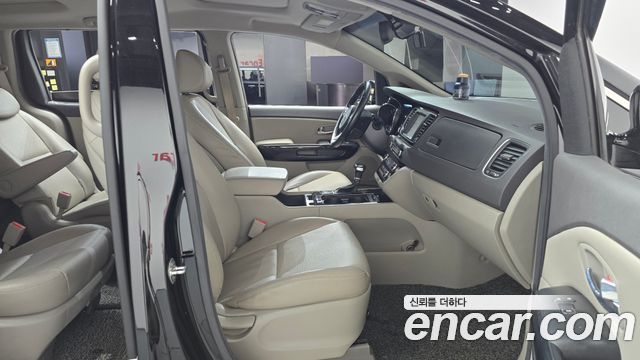 Kia Carnival 9-seater Prestige 2018 — фото 26