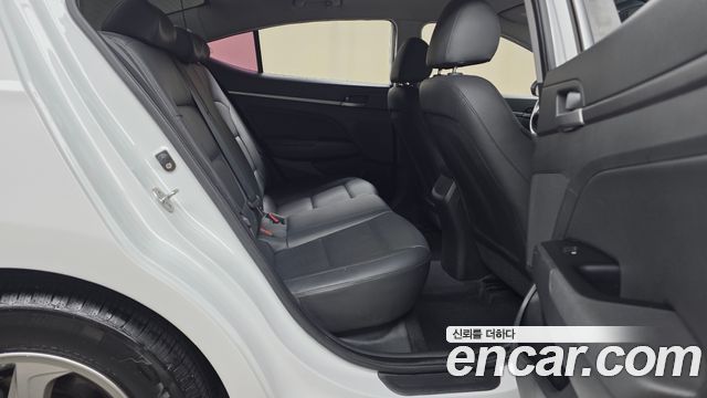 Hyundai Avante (AD) 1.6 e-VGT SMART 2018 — фото 11