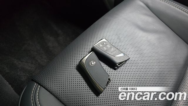 Lexus LM (II) 500h Executive 2025 — фото 16