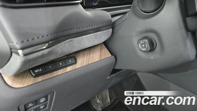 Lexus LM (II) 500h Executive 2025 — фото 20