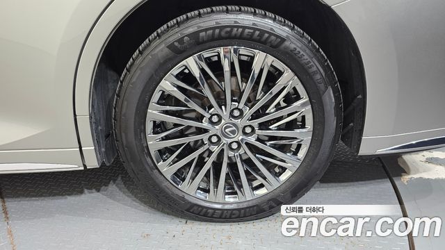 Lexus LM (II) 500h Executive 2025 — фото 21