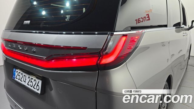 Lexus LM (II) 500h Executive 2025 — фото 23