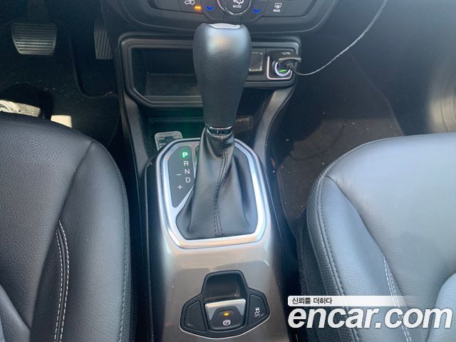 Jeep Renegade 2.4 Limited 2021 — фото 9
